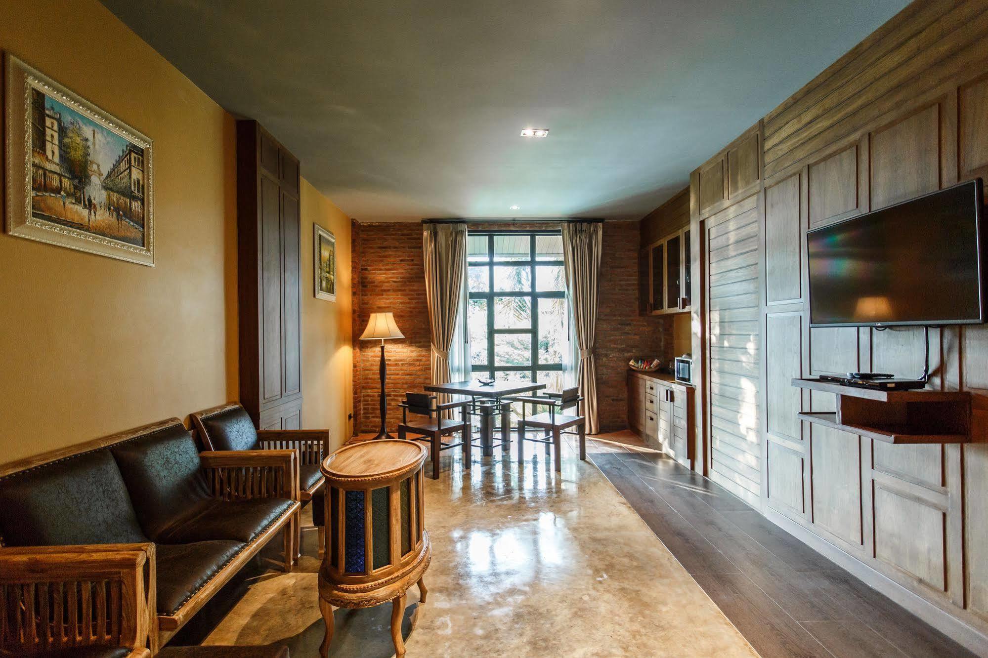 Prakhon Chai Hotel De L'Amour Sha Plus מראה חיצוני תמונה